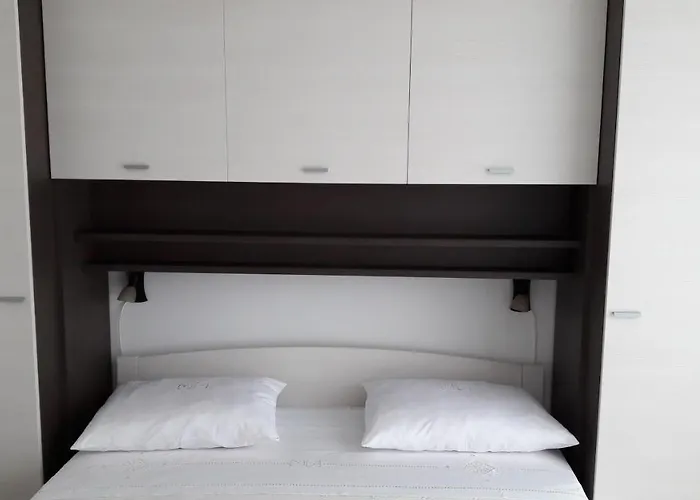 Apartment Nena- Apartman Sa Posebnim Ulazom U Prizemlju, Terasom I Zelenom Okucnicom