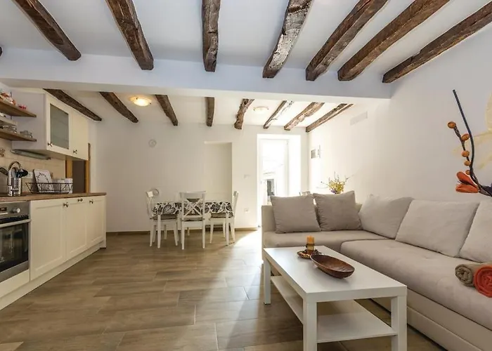 Apartment Nena- Apartman Sa Posebnim Ulazom U Prizemlju, Terasom I Zelenom Okucnicom