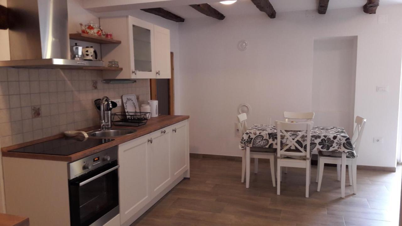Apartment Nena- Sa Posebnim Ulazom U Prizemlju, Terasom I Zelenom Okucnicom