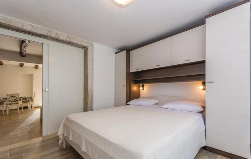 Apartment Nena- Sa Posebnim Ulazom U Prizemlju, Terasom I Zelenom Okucnicom