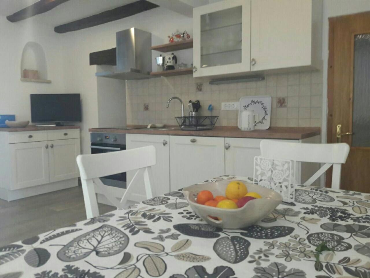 Apartment Nena- Sa Posebnim Ulazom U Prizemlju, Terasom I Zelenom Okucnicom Rakotule